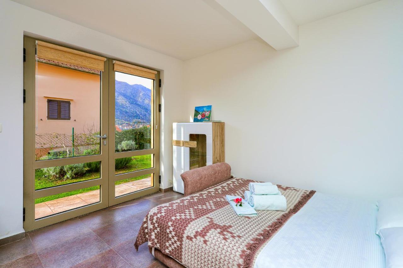 Apartment Castellino Kotor Exterior photo